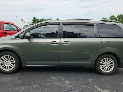 Used 2011 Toyota Sienna XLE FWD image 5