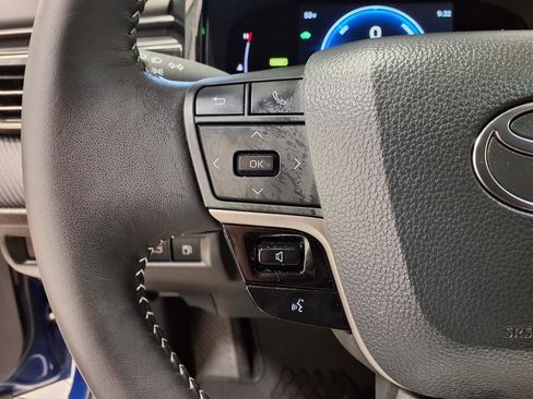 Used 2025 Toyota Camry SE image 19