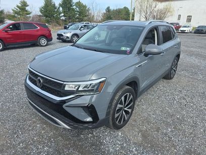 Used 2023 Volkswagen Taos SE w/ Panoramic Sunroof Package