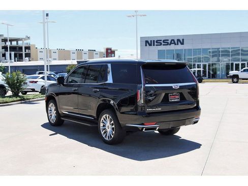 Used 2023 Cadillac Escalade Premium Luxury image 4