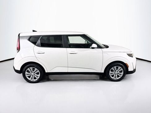 Certified 2023 Kia Soul LX image 4