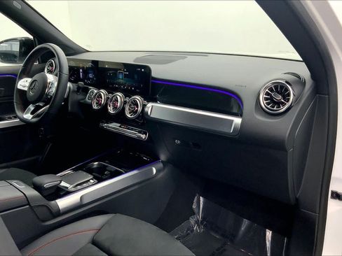 Certified 2023 Mercedes-Benz GLB 250 image 10