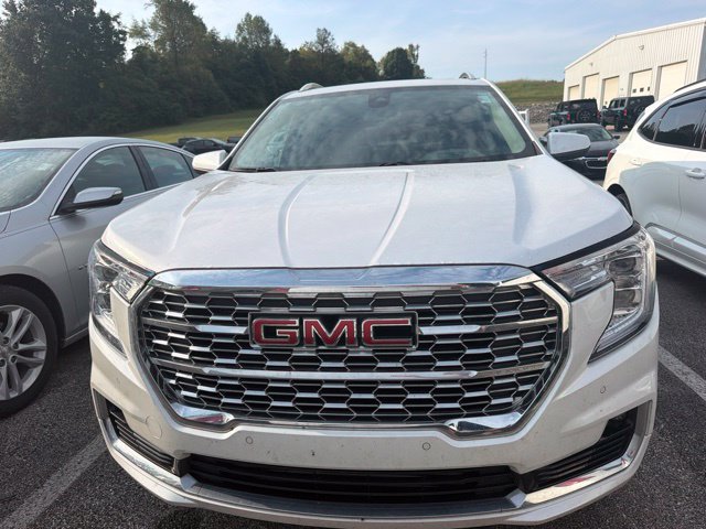 Used 2023 GMC Terrain Denali w/ LPO, Floor Liner Package AWD/4WD image 3
