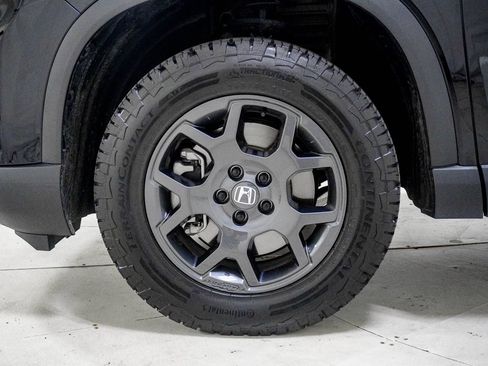 Used 2025 Honda Pilot TrailSport image 17