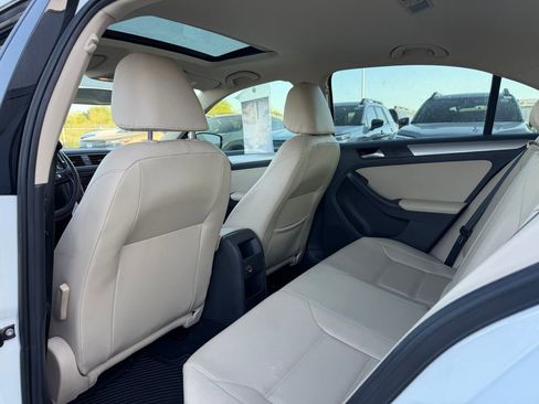 Used 2017 Volkswagen Jetta SE FWD image 7