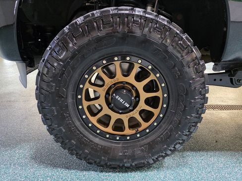 Used 2015 Ford F250 Lariat w/ Lariat Interior Package image 12