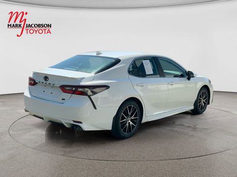 Used 2024 Toyota Camry SE FWD image 5