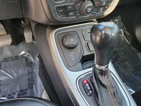 Used 2019 Jeep Compass Latitude w/ Cold Weather Group AWD/4WD image 19