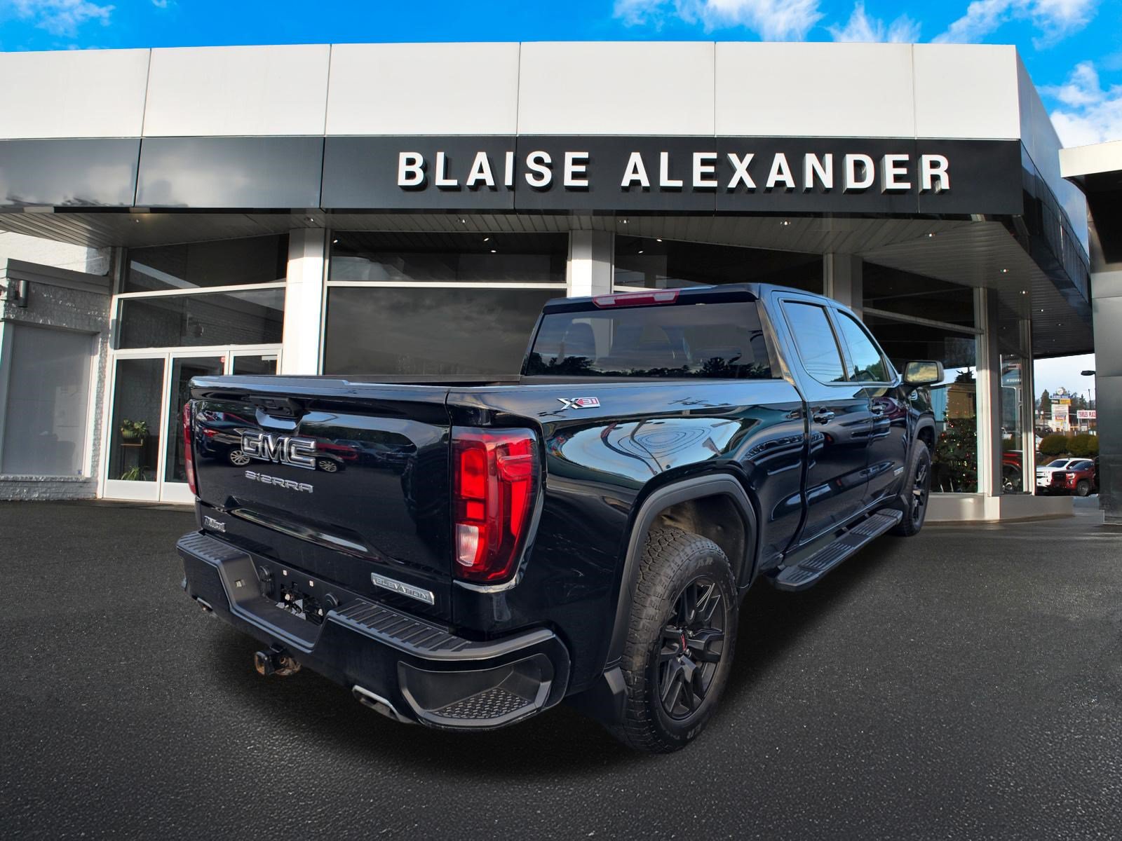 Used 2024 GMC Sierra 1500 Elevation w/ X31 Off-Road Package AWD/4WD image 2