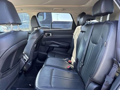 Certified 2024 Kia Sorento S w/ Panoramic Sunroof Package FWD image 9