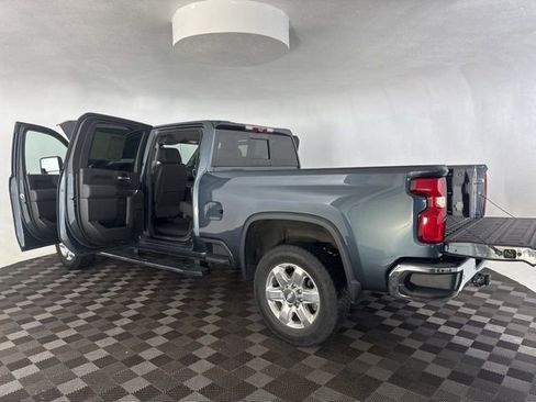 Used 2020 Chevrolet Silverado 2500 LTZ w/ LTZ Premium Package image 18