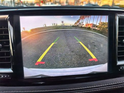 Used 2023 Chrysler Pacifica Limited w/ Uconnect Theater Family Group image 24