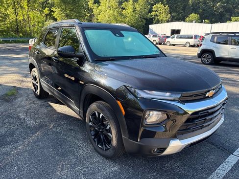 Certified 2023 Chevrolet TrailBlazer LT w/ Convenience Package AWD/4WD image 3