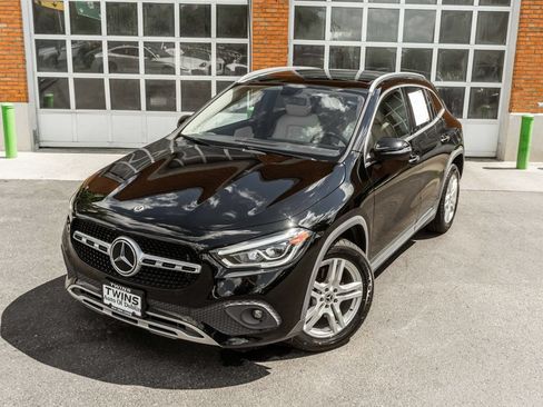 Used 2022 Mercedes-Benz GLA 250 4MATIC w/ Premium Package Lite image 2