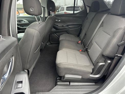 Used 2021 Chevrolet Traverse LS image 17
