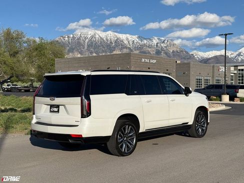 Used 2023 Cadillac Escalade ESV Sport Platinum w/ LPO, Floor Liner Package AWD/4WD image 9