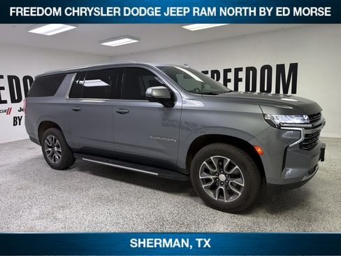 Used 2022 Chevrolet Suburban LT w/ Luxury Package AWD/4WD image 3