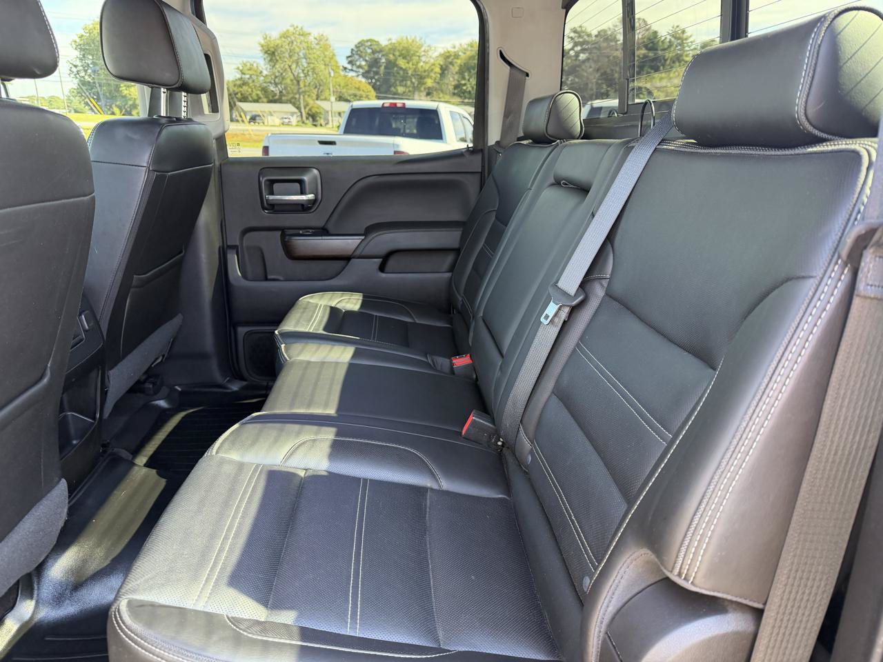 Used 2018 GMC Sierra 2500 Denali w/ Duramax Plus Package AWD/4WD image 12