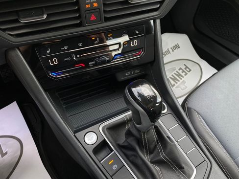 Used 2025 Volkswagen Jetta SE FWD image 16