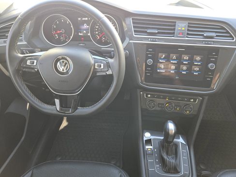 Used 2021 Volkswagen Tiguan SE image 28