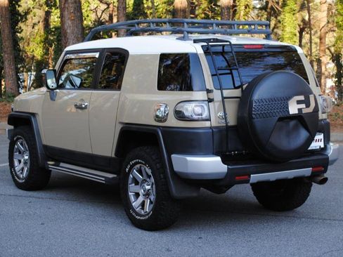 Used 2014 Toyota FJ Cruiser 4WD w/ Upgrade Package image 14