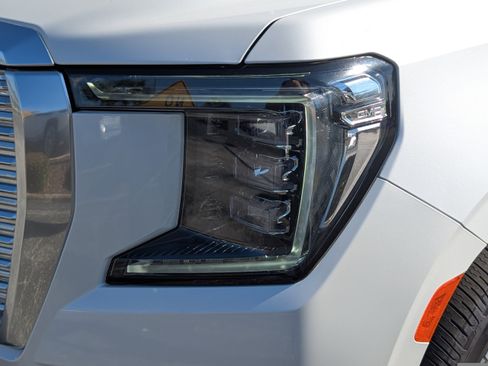 Used 2021 GMC Yukon Denali w/ Denali Ultimate Package image 10