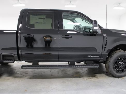 New 2026 Ford F250 Lariat w/ Black Appearance Package AWD/4WD image 10