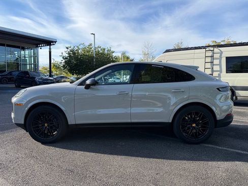 Used 2024 Porsche Cayenne Coupe AWD/4WD image 4