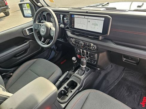 Used 2025 Jeep Wrangler Unlimited Rubicon w/ Convenience Group AWD/4WD image 28