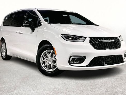 New 2026 Chrysler Pacifica Select image 1