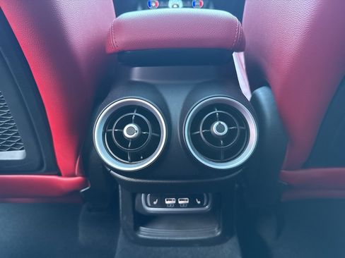 Used 2022 Alfa Romeo Stelvio Veloce image 48