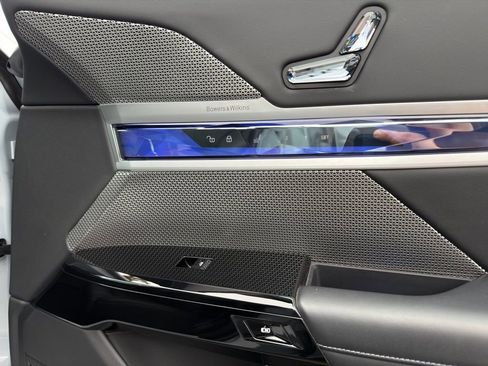 Used 2023 BMW 760i xDrive w/ Executive Package image 30