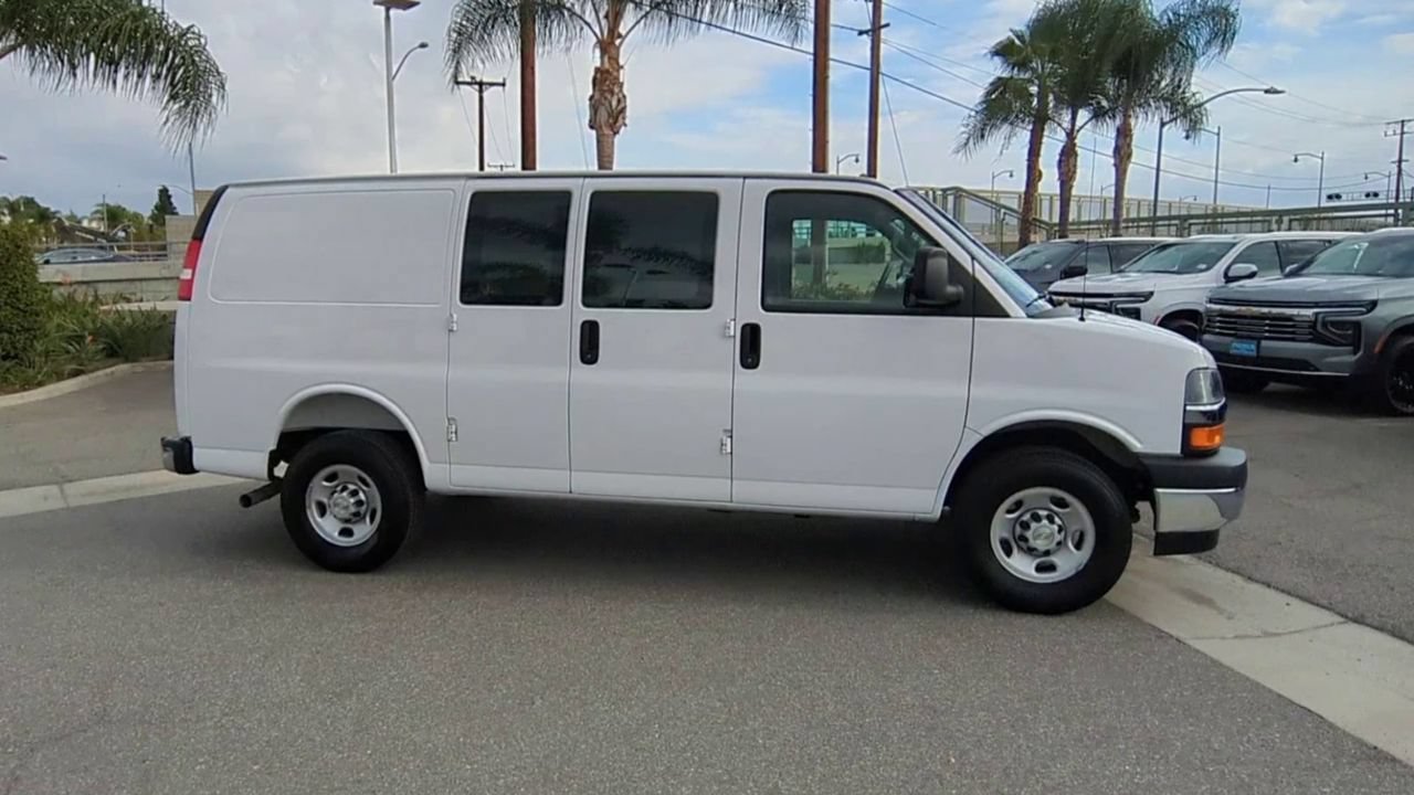 Used 2025 Chevrolet Express 2500 w/ Driver Convenience Package RWD image 9
