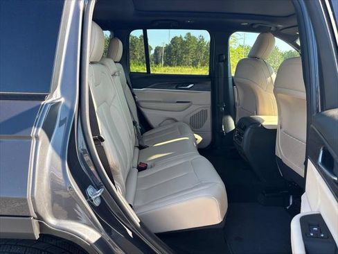 Certified 2025 Jeep Grand Cherokee Limited AWD/4WD image 46