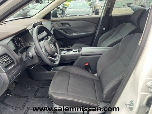 Used 2023 Nissan Rogue S AWD/4WD image 9