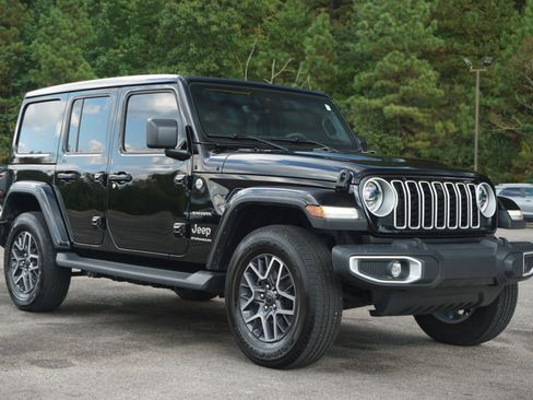 Used 2024 Jeep Wrangler Sahara w/ Technology Group image 8