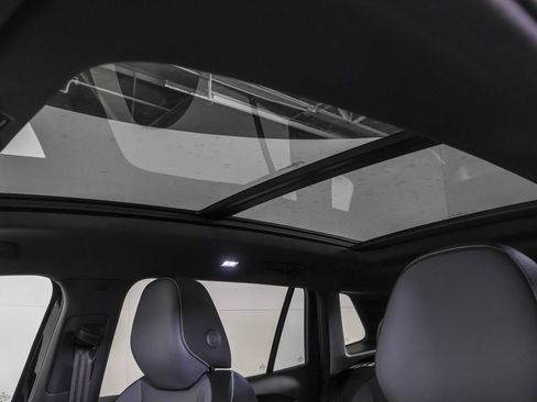 New 2026 Volkswagen Tiguan SE R-Line AWD/4WD image 32