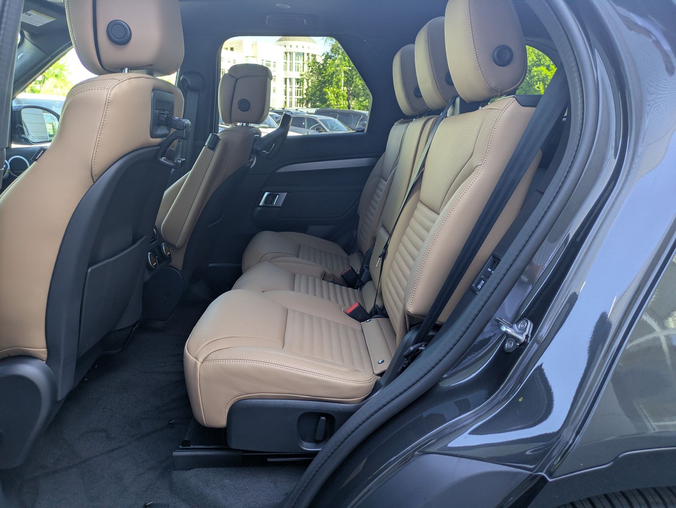 New 2026 Land Rover Discovery Limited Edition AWD/4WD image 27