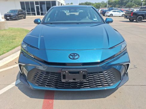 Used 2025 Toyota Camry SE image 9