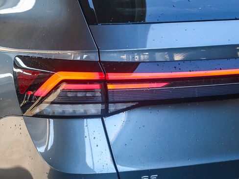 New 2025 Volkswagen Taos SE w/ Panoramic Sunroof Package FWD image 9