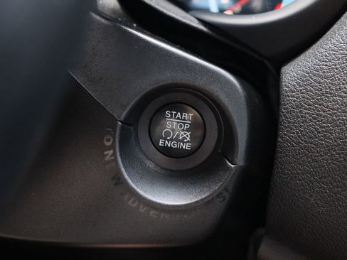 Used 2017 Jeep Renegade Latitude FWD image 19