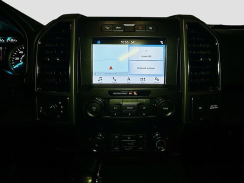 Certified 2019 Ford F150 XLT w/ Equipment Group 302A Luxury image 31