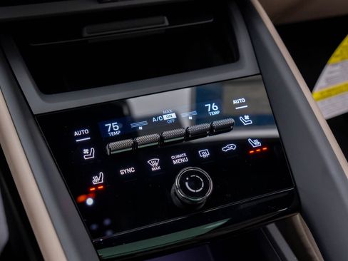 Certified 2025 Porsche Macan 4 Electric image 28