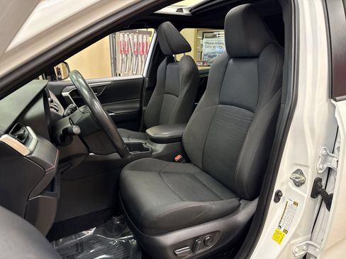 Used 2023 Toyota RAV4 SE w/ Weather & Moonroof Package image 30