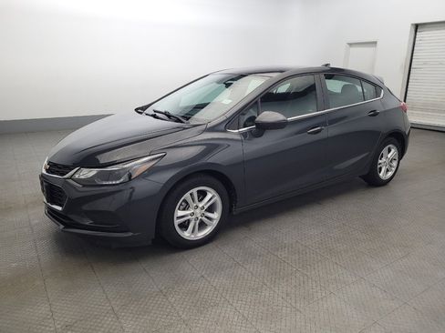 Used 2018 Chevrolet Cruze LT image 2