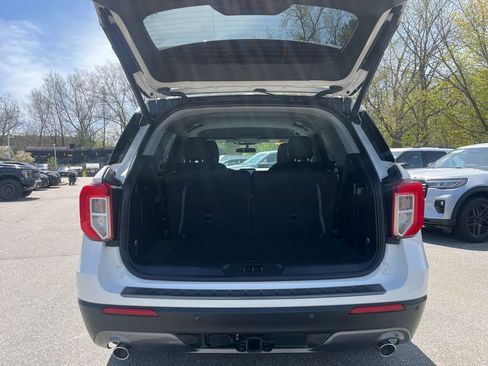 Used 2023 Ford Explorer XLT w/ Equipment Group 202A AWD/4WD image 5