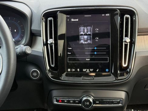 Certified 2025 Volvo XC40 B5 Core image 14