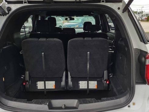 Used 2018 Ford Explorer XLT w/ Equipment Group 201A AWD/4WD image 35