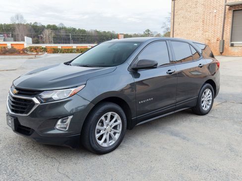 Used 2019 Chevrolet Equinox LS w/ LS Convenience Package image 8