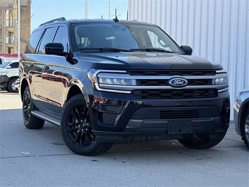 Used 2022 Ford Expedition XLT image 2